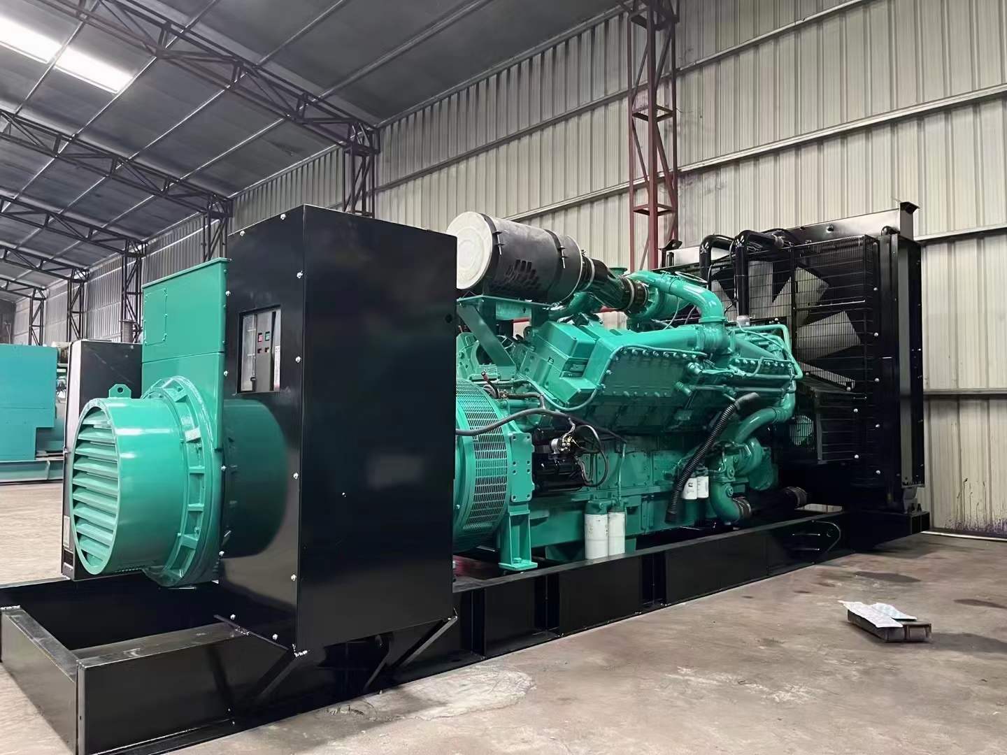 新化如何降低 800kW 柴油发电机输出电流的波动？